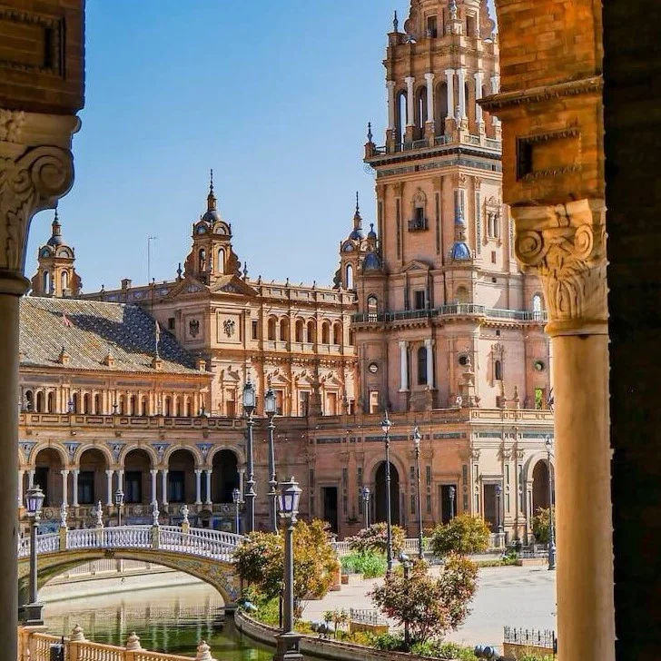 View through an archway at the Plaza de España